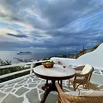Anemones Sea View דירה